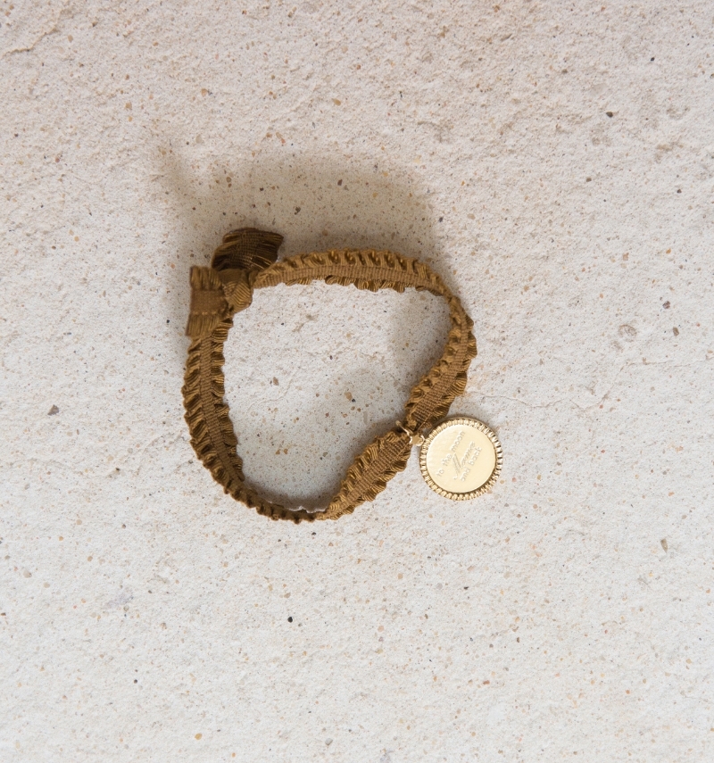 médaille froufrou noisette