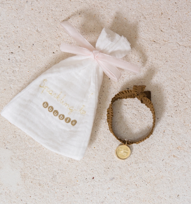 médaille froufrou noisette