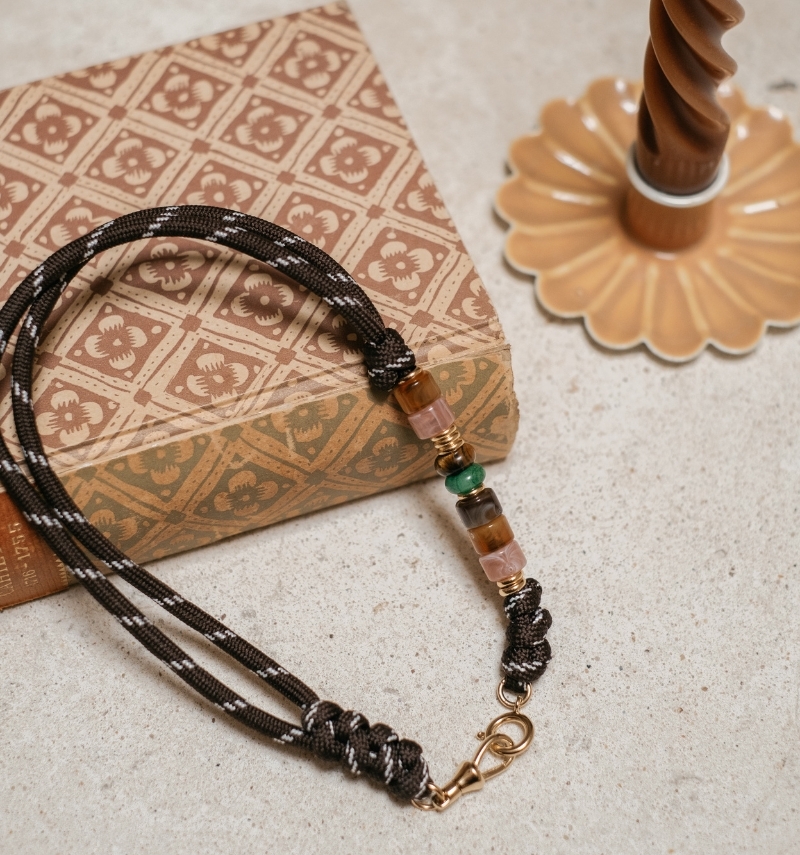 collier maxi-noeuds marron...